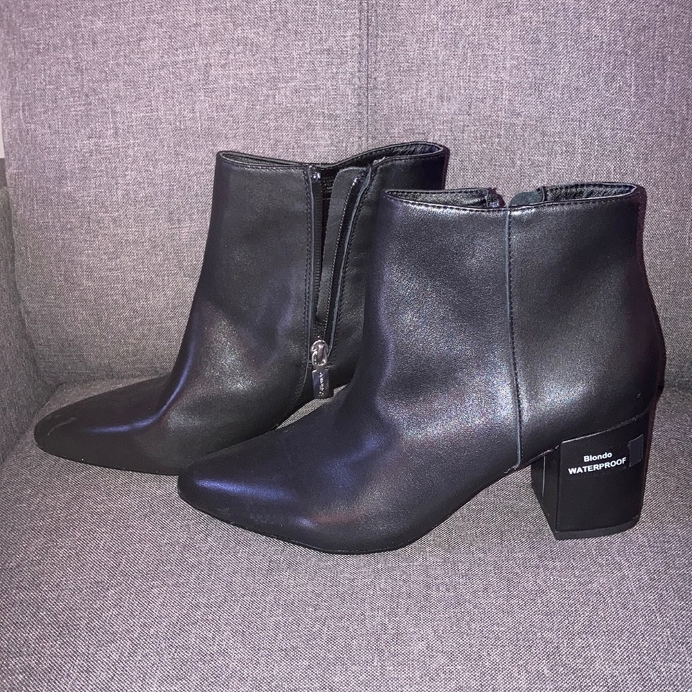BLONDO Womens black leather booties size 8.5